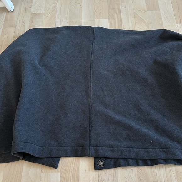 🍋Lululemon Button Shawl - Picture 5 of 7